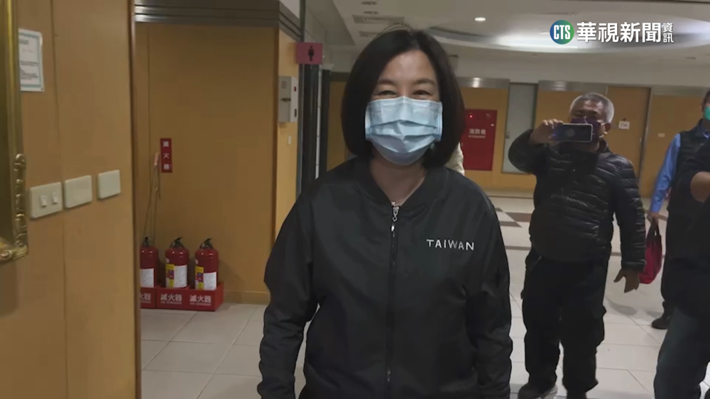 台南議會涉賄案起訴10人　議長邱莉莉現身喊冤