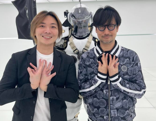 《死亡擱淺2》將出現台灣面孔！導演柯孟融與小島秀夫合照《咒》經典手勢