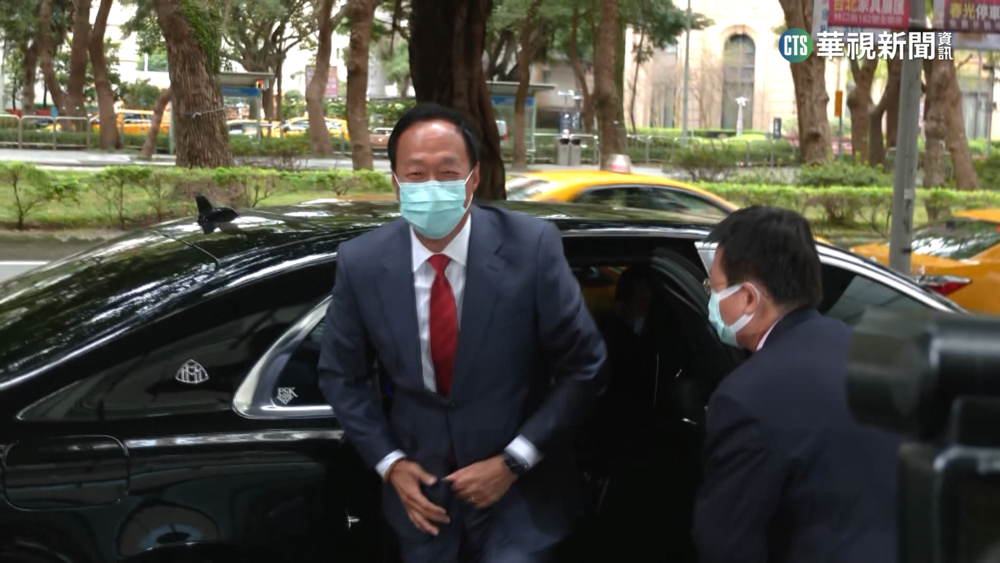 郭台銘發文力挺林明溱　轟綠圍剿上海復星