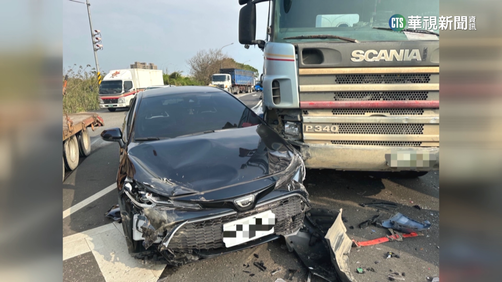台66線曳引車追撞　波及4車幸無人傷