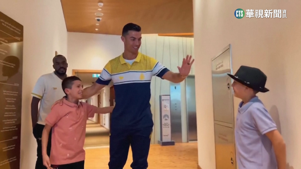 敘國震災童盼見C羅　沙國政府、足球隊助圓夢