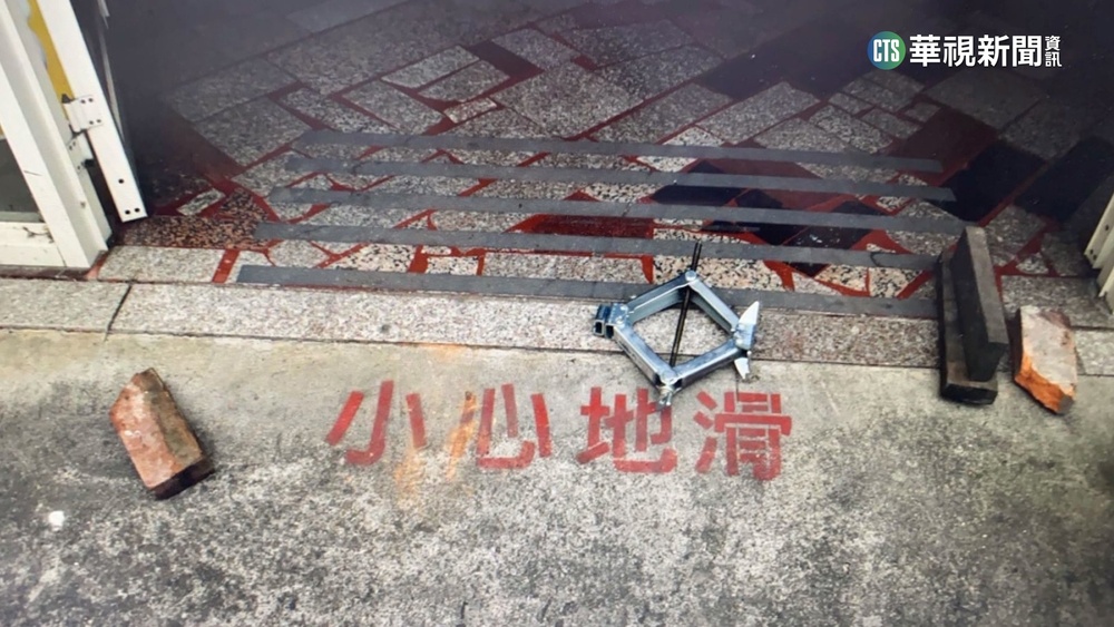 潛入彩券行偷370本刮刮樂　竊賊得手數十萬元