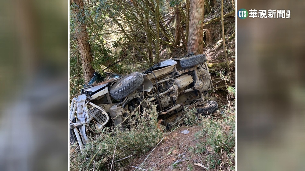 登山接駁車翻落山谷　駕駛死亡.7人受傷送醫