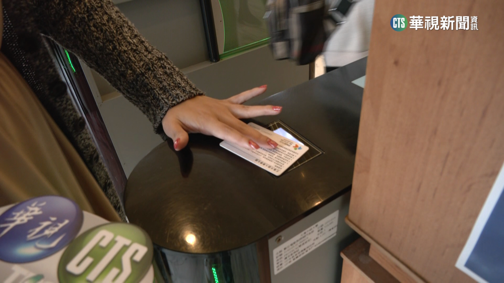 安全在哪？　某大學圖書館刷飲料條碼竟給過