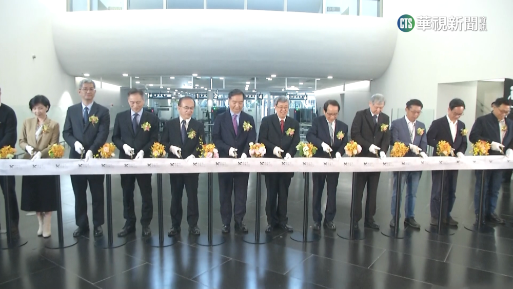 耗資45億！高雄港旅運中心啟用　雙郵輪進港