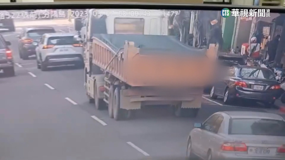 前車疑閃清潔推車急煞　後方倒地遭輾斃