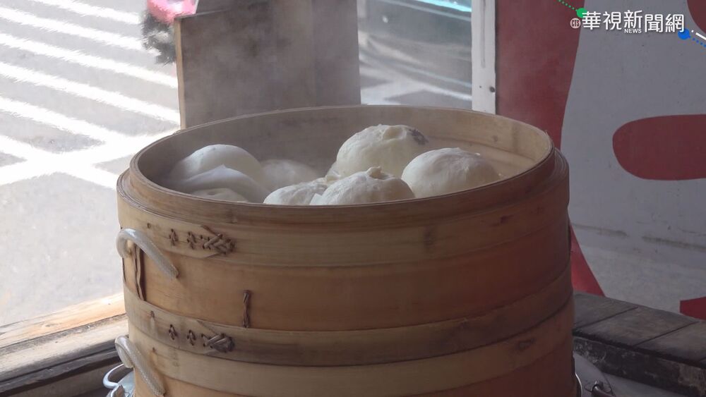 吃包子吃到14公分塑膠膜　網友直呼「吃到生平最可怕的包子」