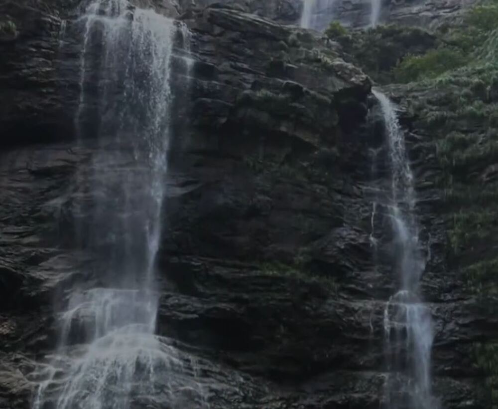 「看破不說破」中國旅客揭山寨瀑布「用水管放水」 工作人員反應超淡定