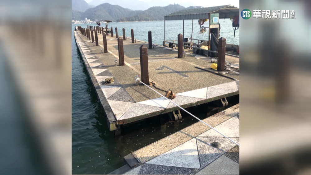 明潭水低避擱淺　朝霧.玄光碼頭拖離1號浮排