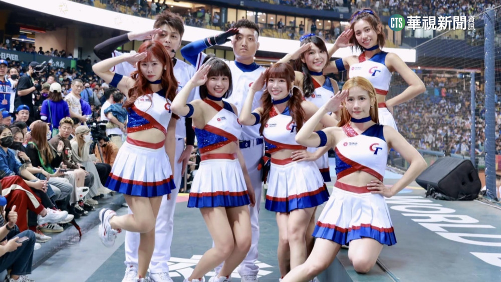 「國防部長」張育成手勢紅到國外？捷克也敬禮了！