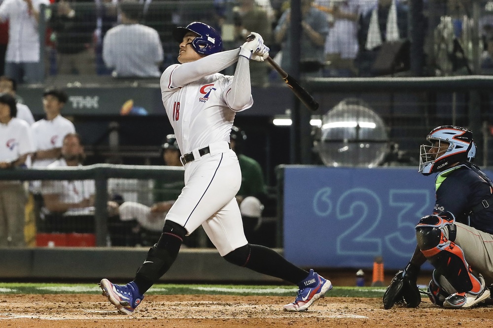 「國防部長」張育成滿貫轟　中華9：5擊敗荷蘭