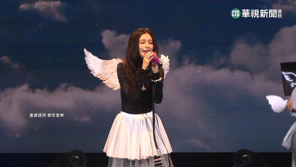 徐若瑄慶生會開唱！　暗示「黑色餅乾」將推新作