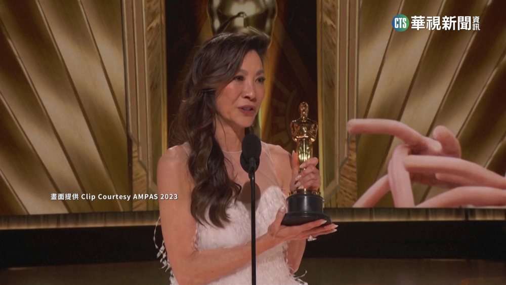 楊紫瓊奪首位亞裔影后　布蘭登費雪稱帝淚崩