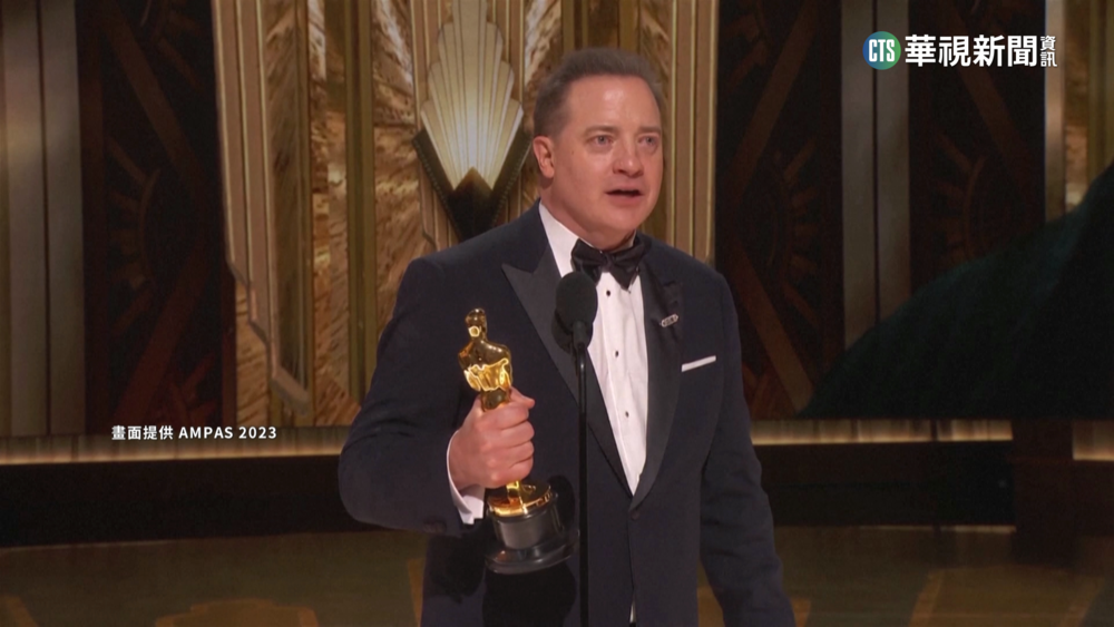 以「我的鯨魚老爸」奪影帝　布蘭登費雪淚灑舞台