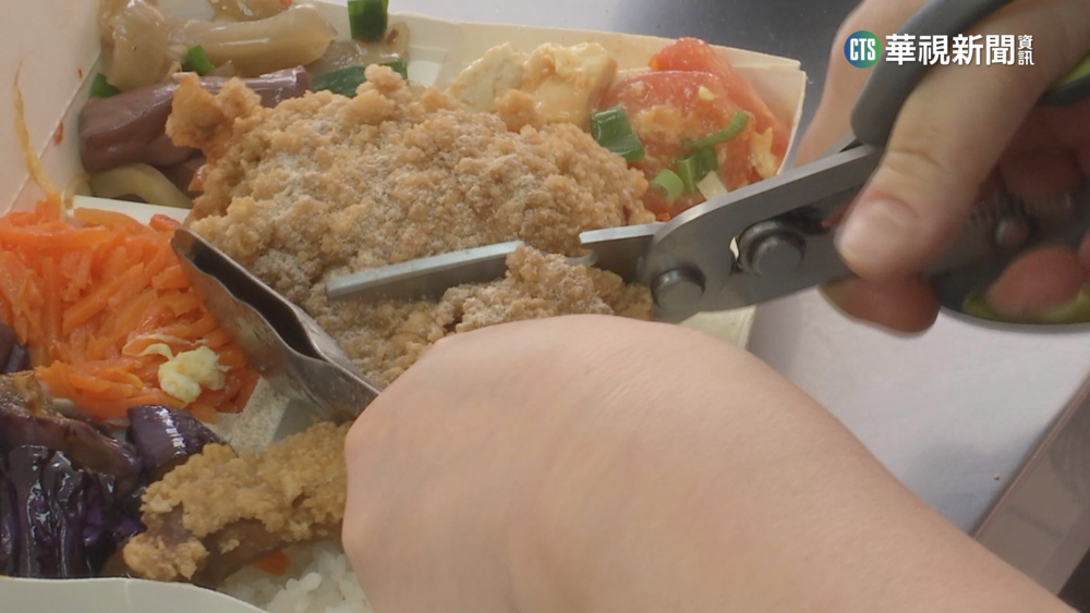 4樣配菜+大雞腿只要80元　佛心店家薄利多銷