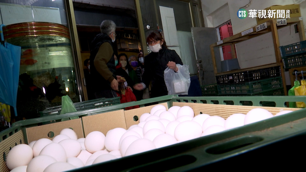 「夜排」雞蛋！　蛋商每週3天賣蛋　1人限購10顆