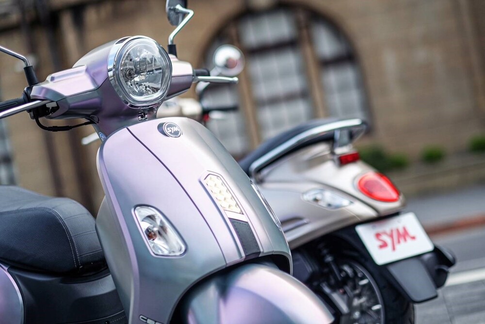 SYM Fiddle車系放閃幻色質感再進化 智慧油電與你隨行，騎上Fiddle光芒自造!
