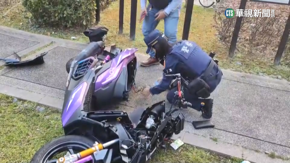 疑撞上待左轉汽車　機車噴飛騎士命危送醫