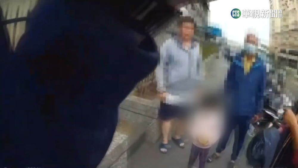 兩歲女童獨留路邊　警獲報到場協助尋家人