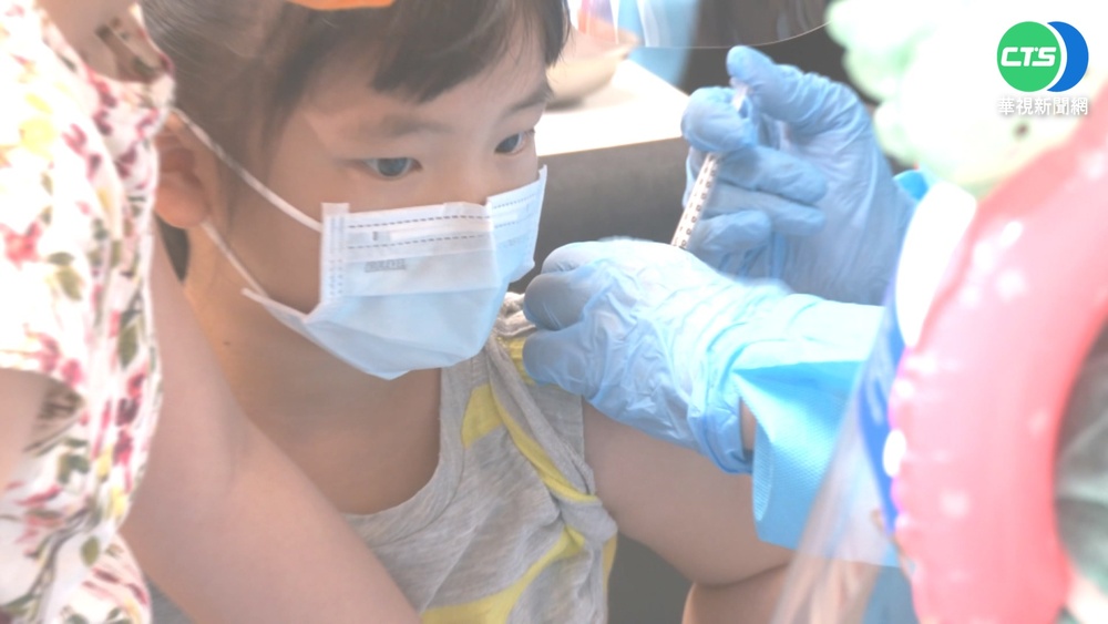 誇張！護理師摔破針筒「裝沒事」照餵　父親目睹1公分玻璃塞進女兒嘴裡