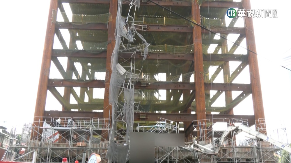 北市大樓吊掛鋼梁失誤　工人從11樓摔至2樓