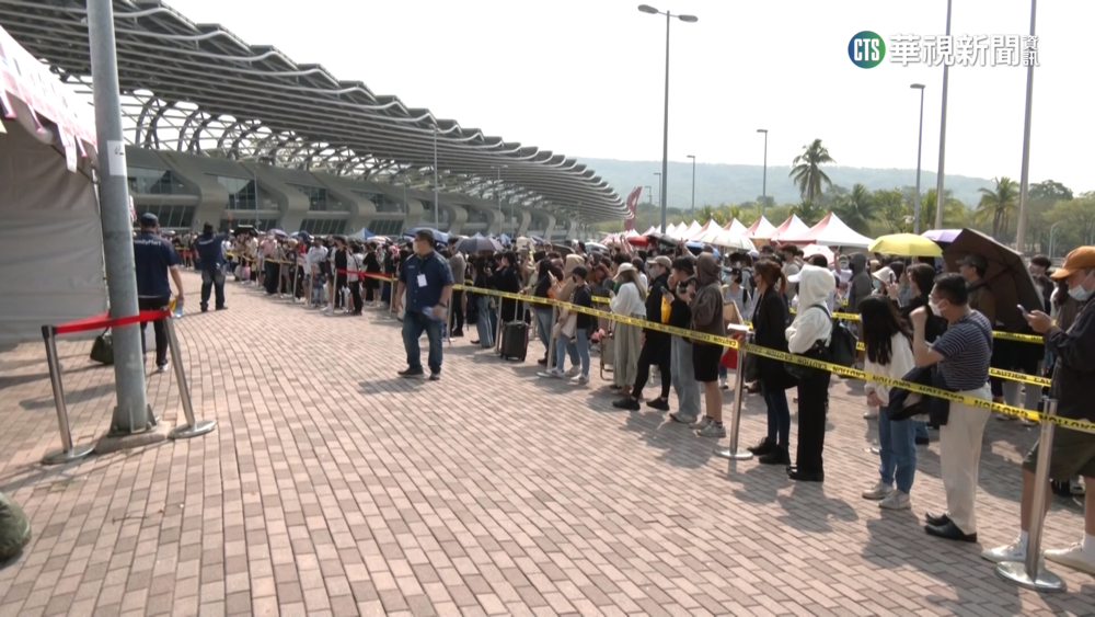 BLACKPINK周邊商品搶手　鐵粉夜排卡位買買買