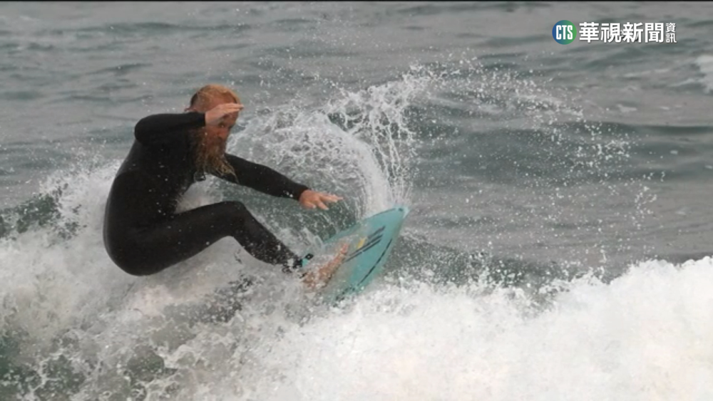 創金氏世界紀錄！　澳洲男「連續衝浪」破40小時