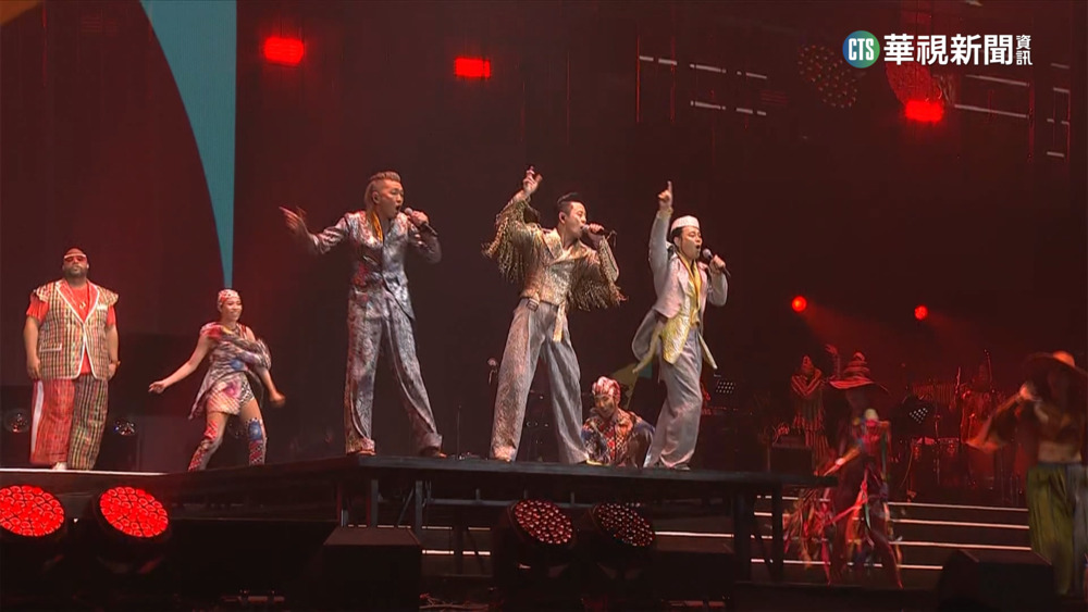 天團草蜢小巨蛋開唱！　勁歌熱舞粉絲嗨翻