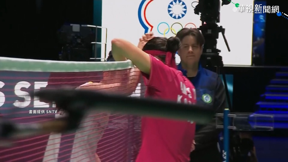 戴資穎不敵安洗瑩　暖心互換頭帶惺惺相惜