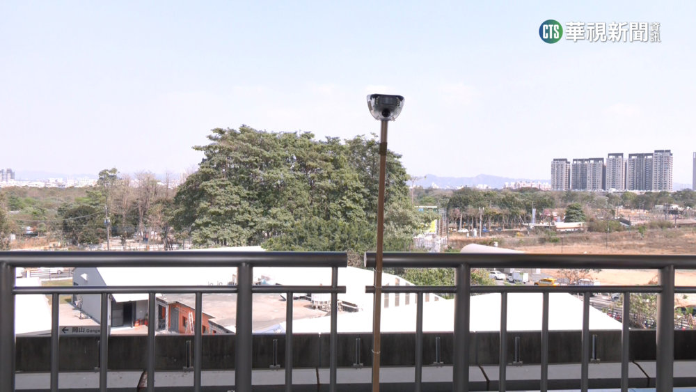 鳥屎退散！　高捷月台立竿　鳥靠近就「吱吱叫」