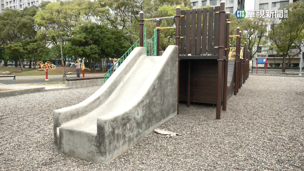 林口「危險溜滑梯」　高低差50公分、僅墊1巧拼