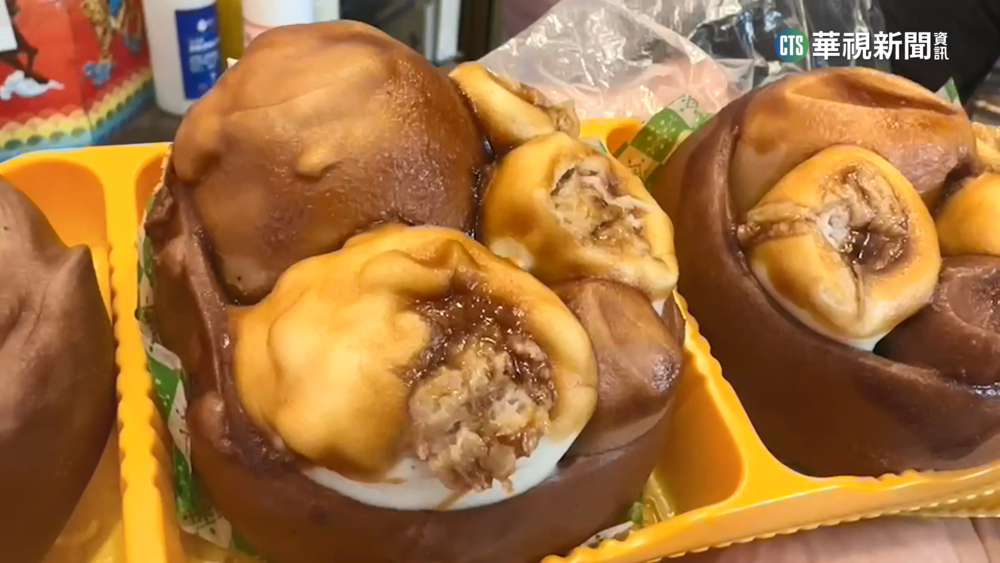 相似度破表！　烘焙業推豬腳饅頭為長輩添壽