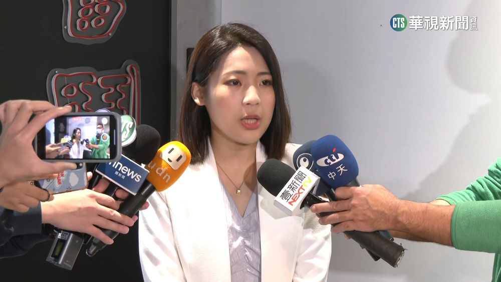 登記參選　徐巧芯喊最佳組合：立院有我　內閣有費鴻泰