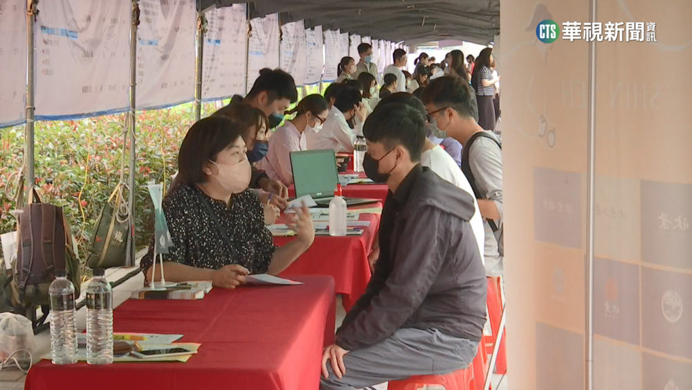 疫後缺工餐飲徵才熱　中高齡.二度就業求職夯