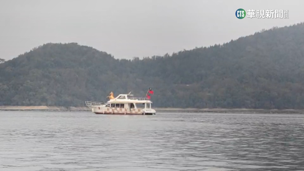 疑包船看九蛙擱淺　逾20名外籍遊客受困明潭