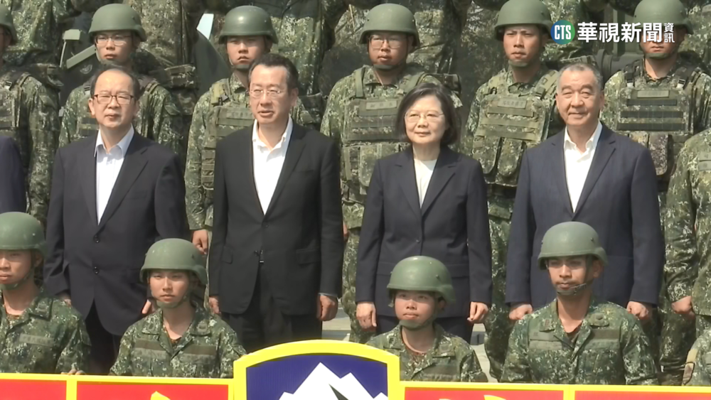 歐布萊恩提「台灣人學用AK47步槍」　蔡總統笑未答