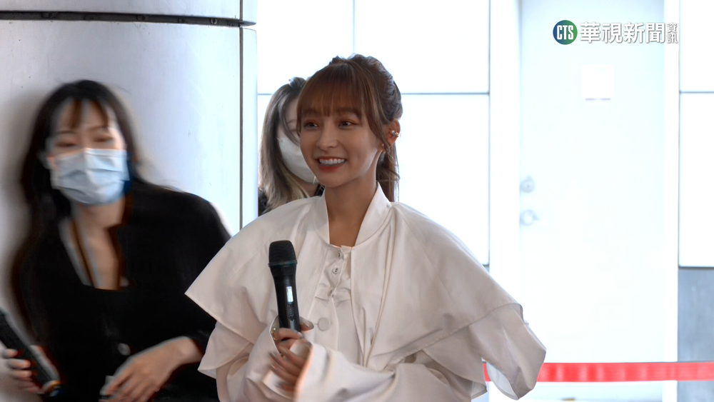 真香！　林襄高雄辦寫真簽書會　粉絲卡位搶簽名