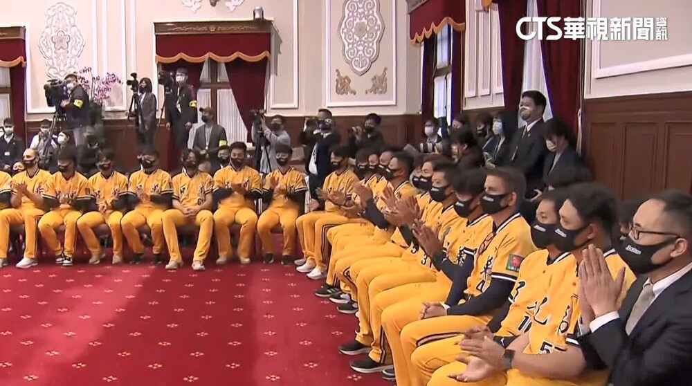 總統接見中職衛冕軍　中信兄弟連兩年入府