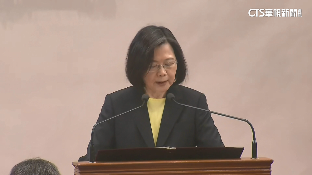 中信兄弟2度見總統！　全體穿「黃衫」展氣勢