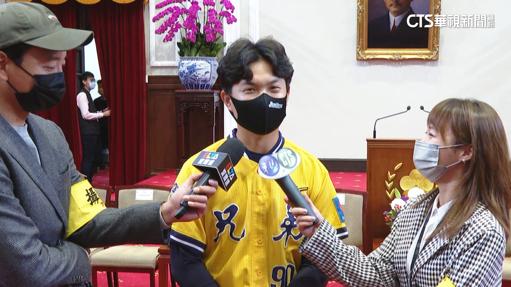 「眾兄弟」入府好歡樂 江坤宇被總統喊「小可愛」