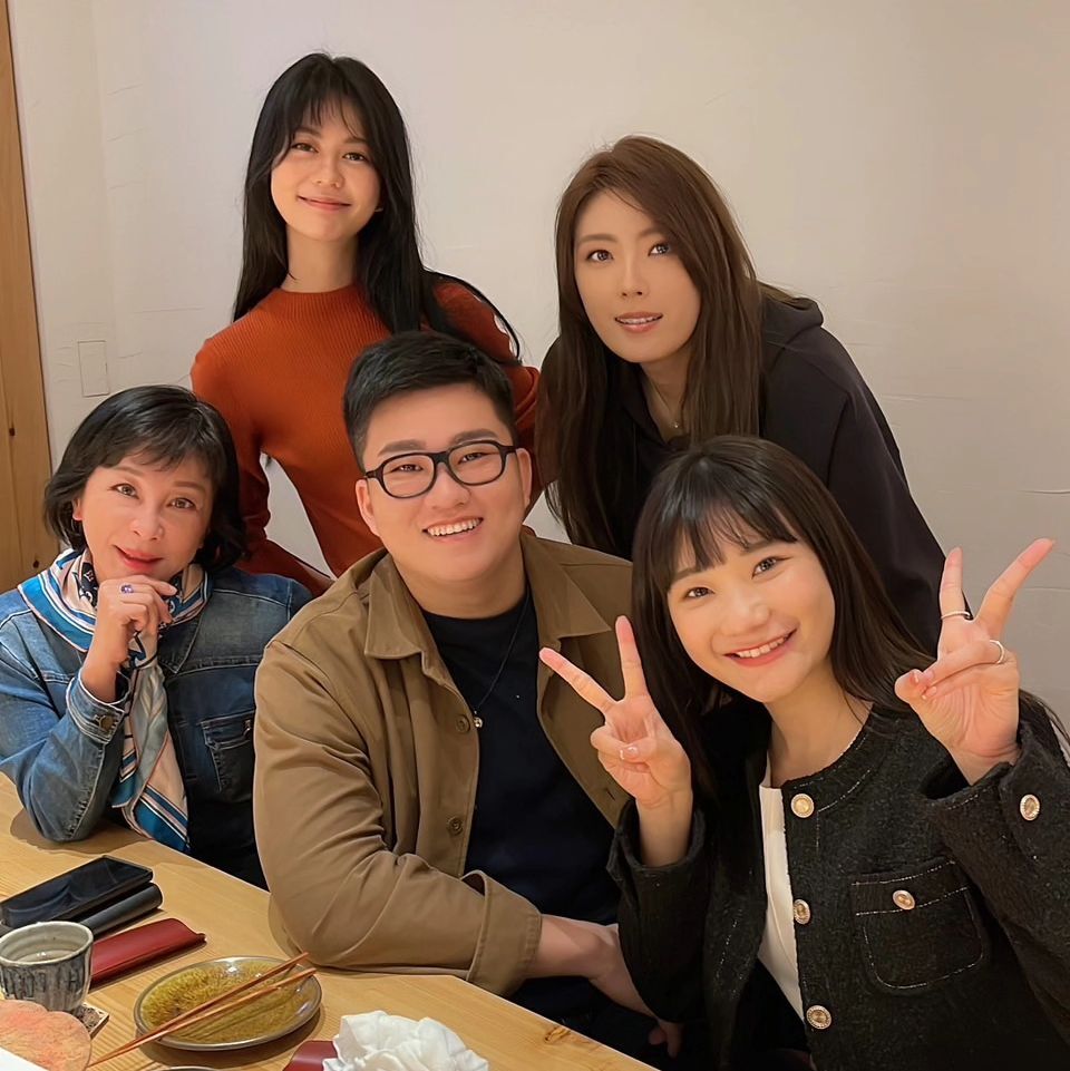 Joeman曬「炎上五人眾」 網一看照片笑：手機差點燒起來