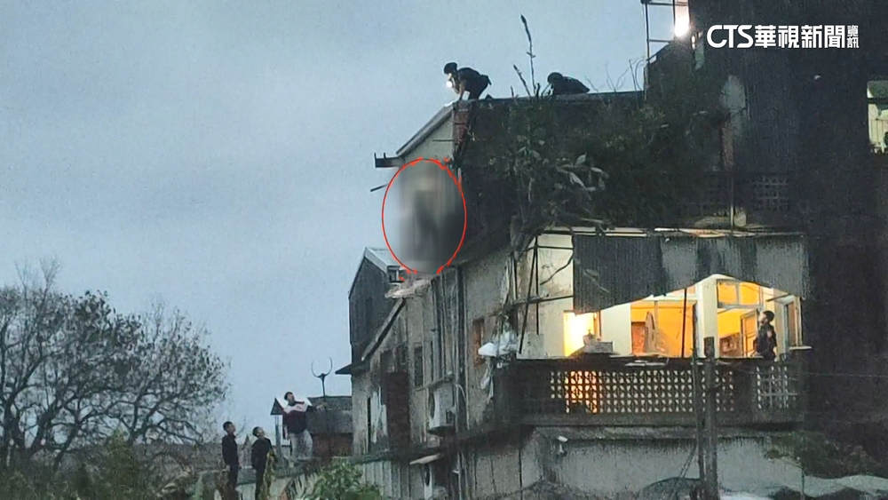 毒犯拒捕躲住家狂丟磚　警攻堅逮人險遭砸傷