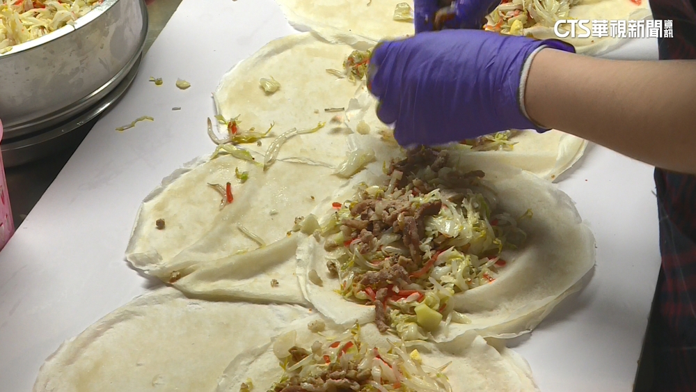 饕客1次訂100份！　台南「烏魚子鮮蝦潤餅」喊漲