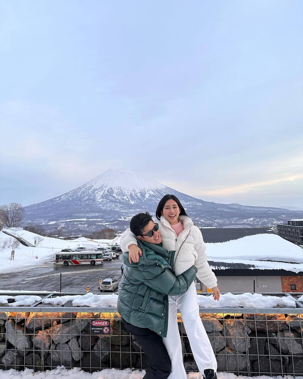 周興哲拋震撼彈！去年10月求婚成功　未婚妻趙岱新懷孕