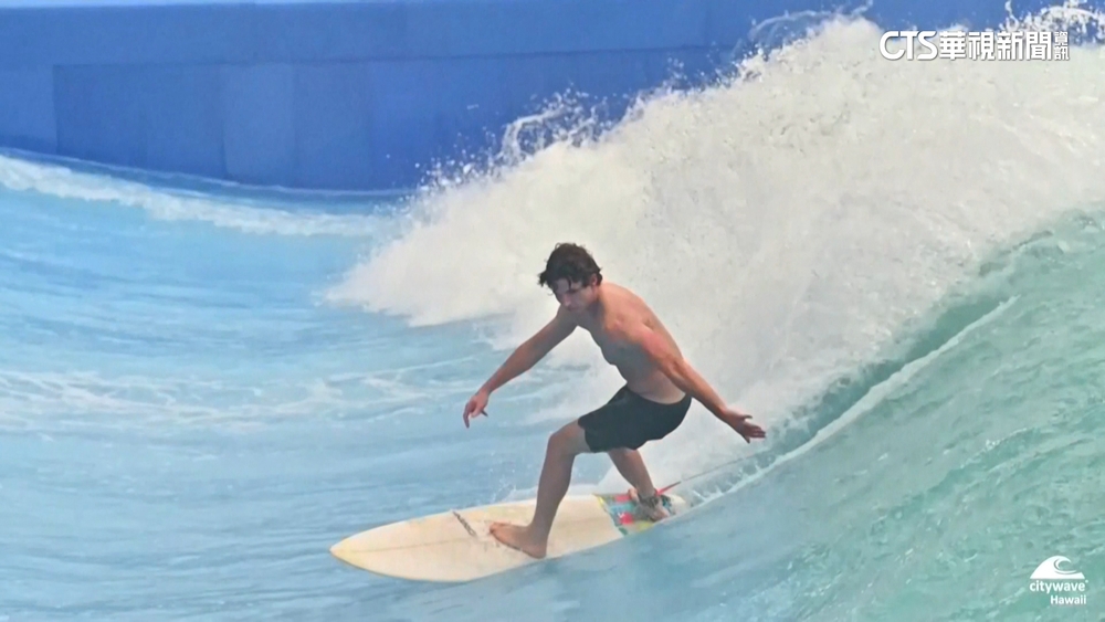 全球最大人造浪池　夏威夷衝浪公園迎好手