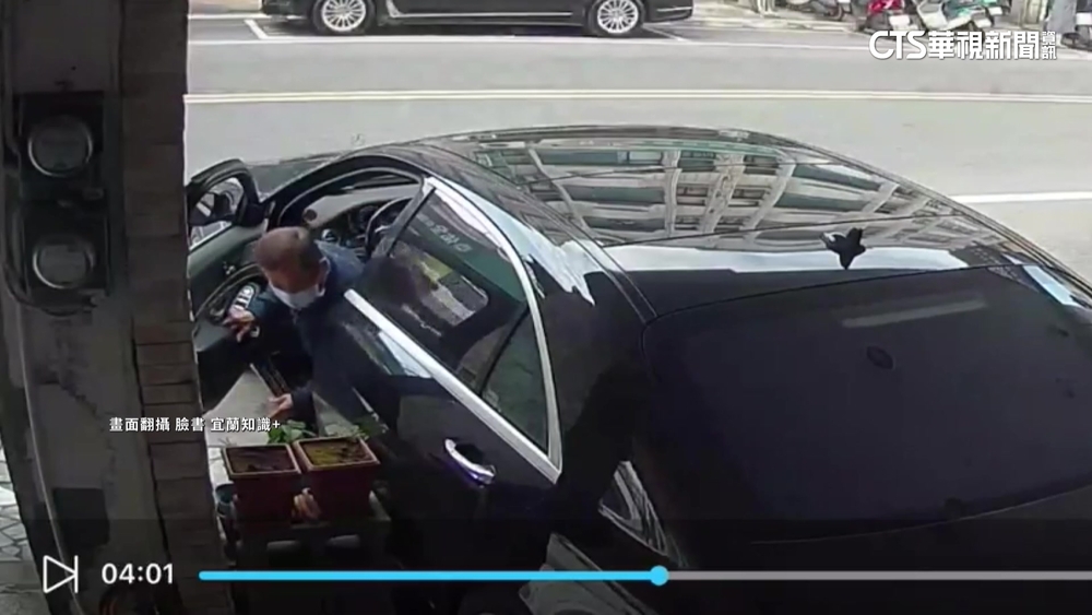 民眾怒控倒車撞盆栽　網友認出前立委楊吉雄