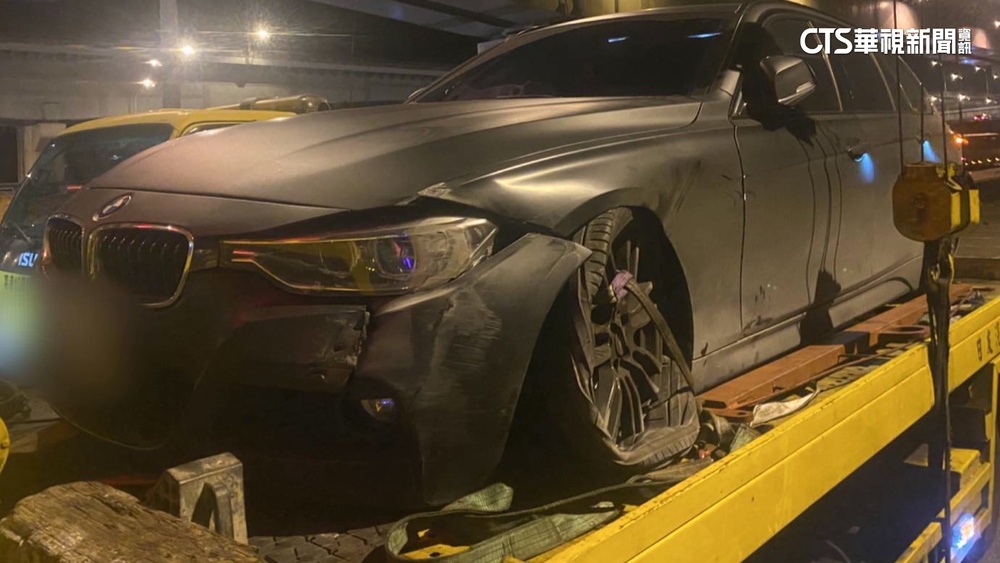 疑國道競速追百萬名車　下秒失控撞車又自撞
