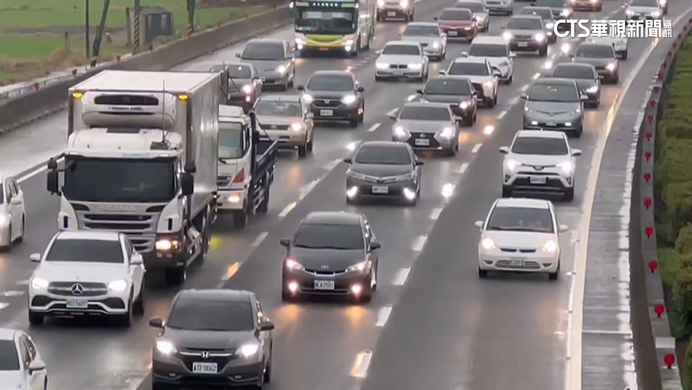 連假首日！　國道「撞況」多　　國5南下一度紫爆