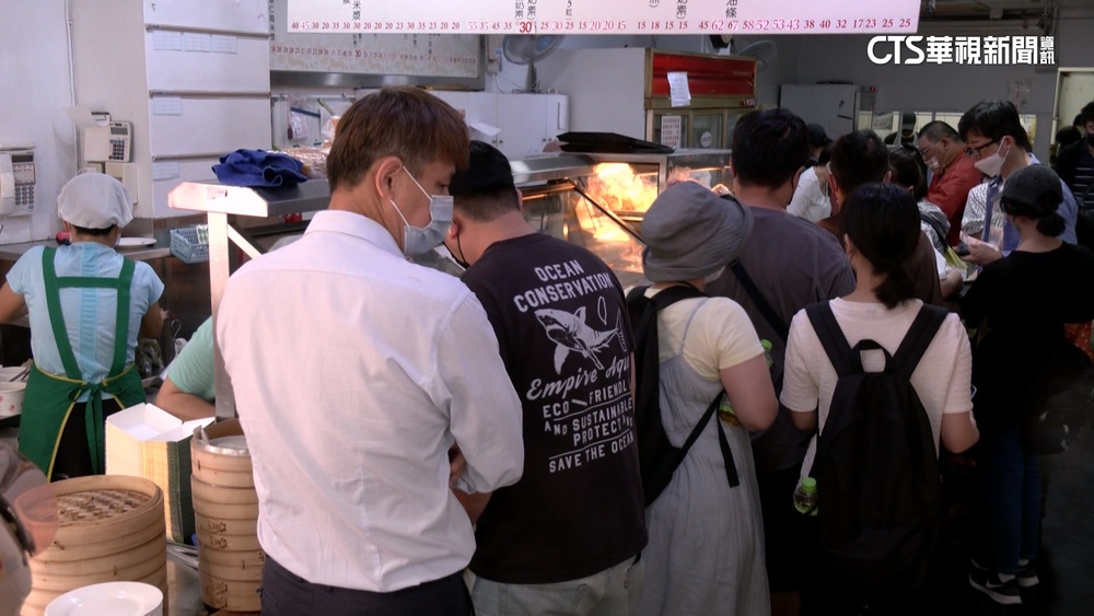 連假就愛衝南台灣！　早餐店驚見排隊人潮