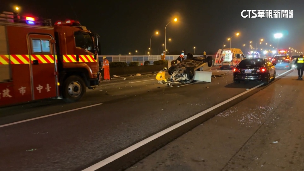 連假第2天！國道死亡車禍　1男1女倒車道雙亡